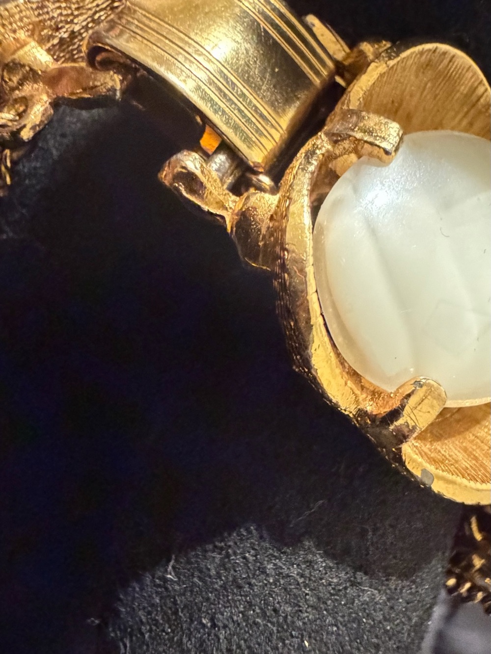 Vintage Gold Tone Milky White Cabochon Statement Bracelet Ornate Chunky 8” - Picture 11 of 16